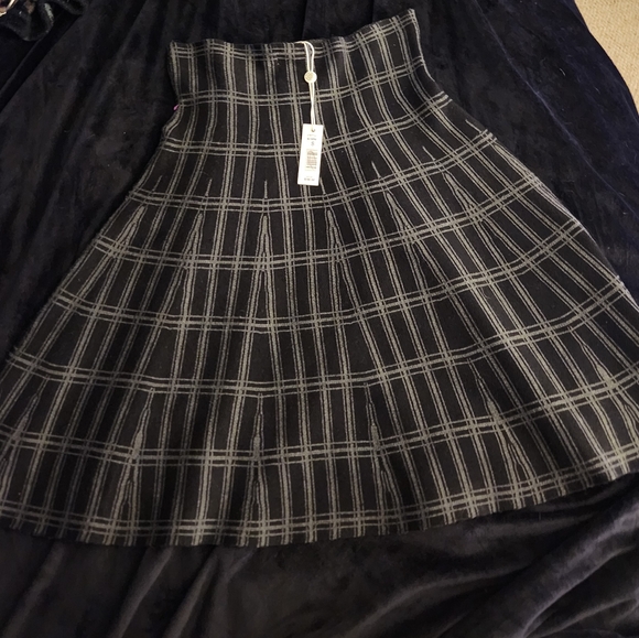 Max Studio High Waisted Skirt - Picture 2 of 8